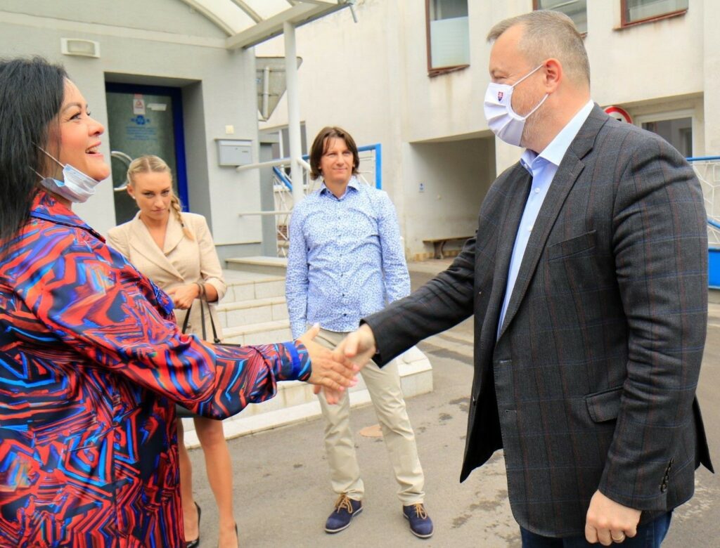 FOTO: Minister pri návšteve v RSP Hater Handlová